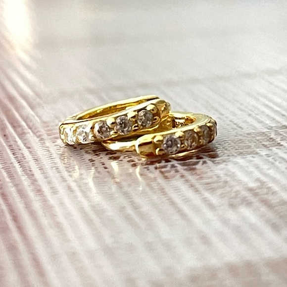 Gold plated earrings (huggies) - Picture 3 of 3